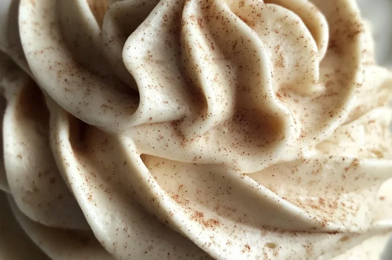 Deliciously Easy Apple Buttercream Icing for Home Baking