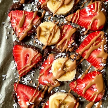 4-ingredient Strawberry Banana Bark
